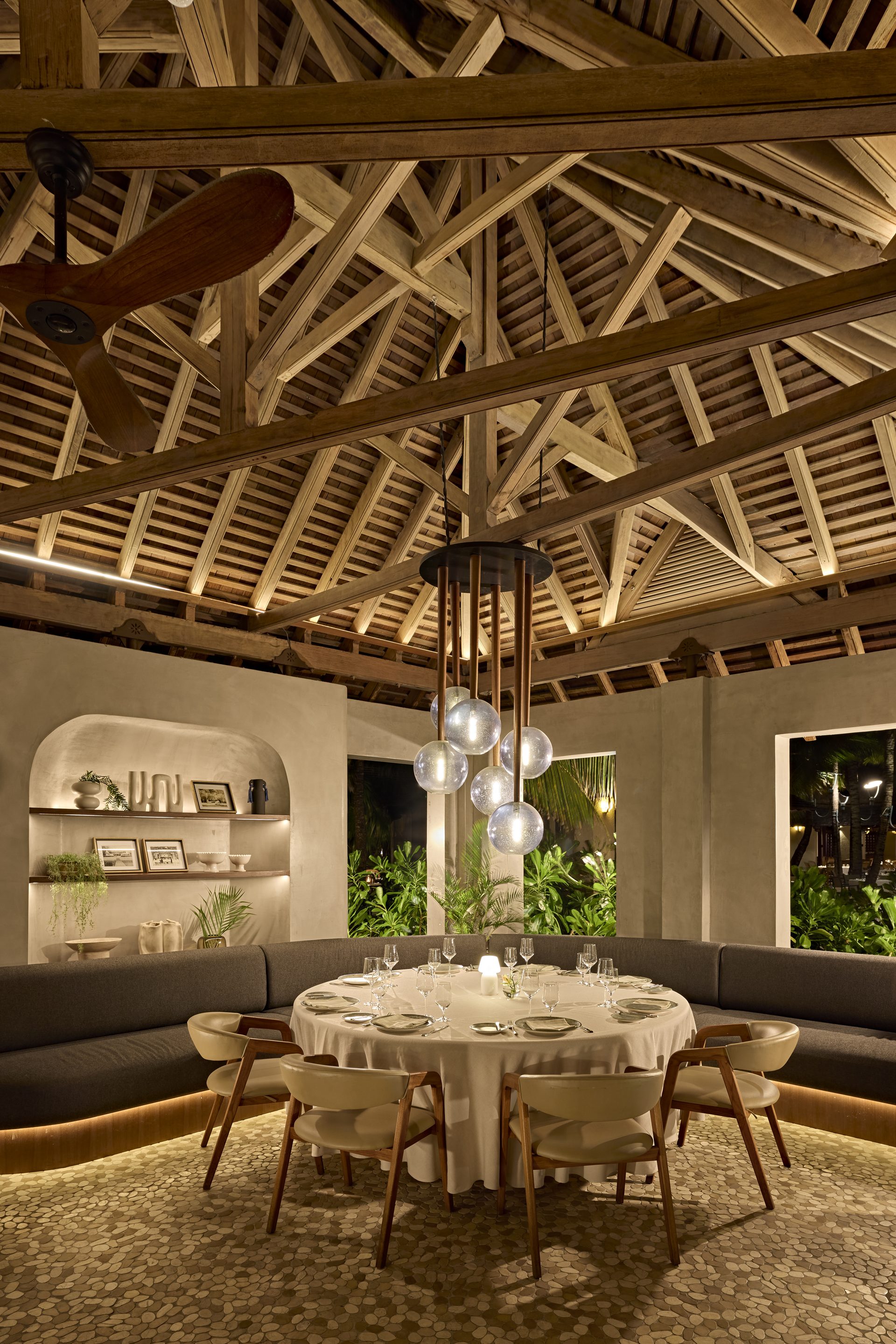 Paradis Beachcomber resort interior