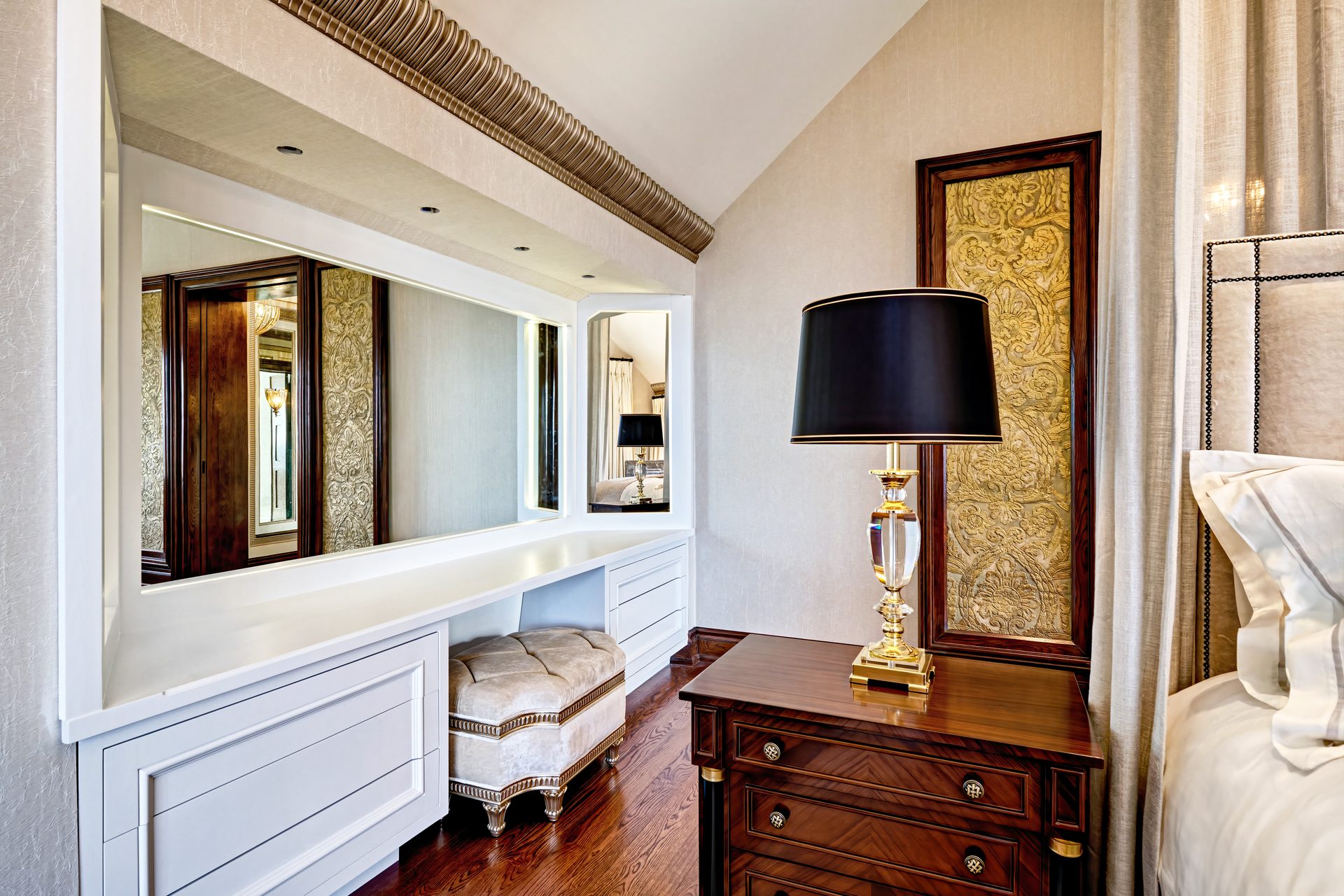 Master suite artwork detail